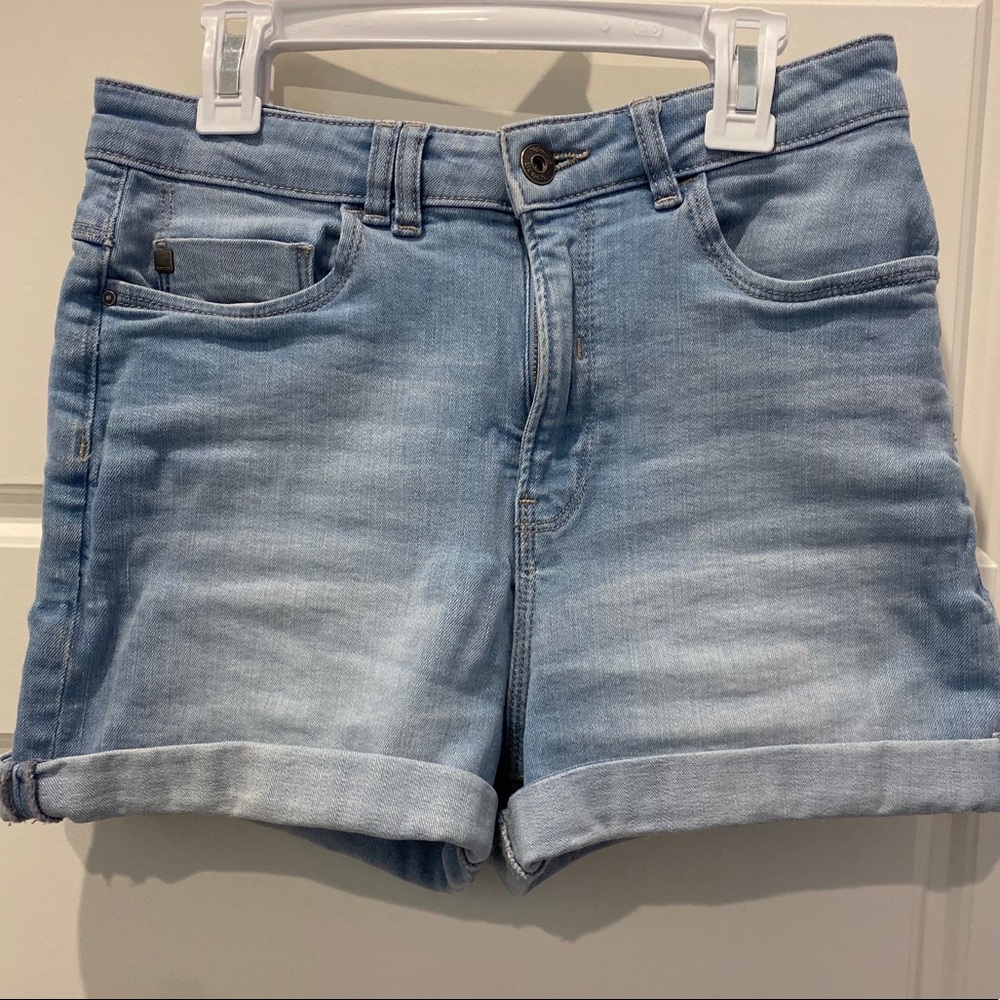 NWOT Bench High Rise Skinny Jean Shorts Light Wash Size 26